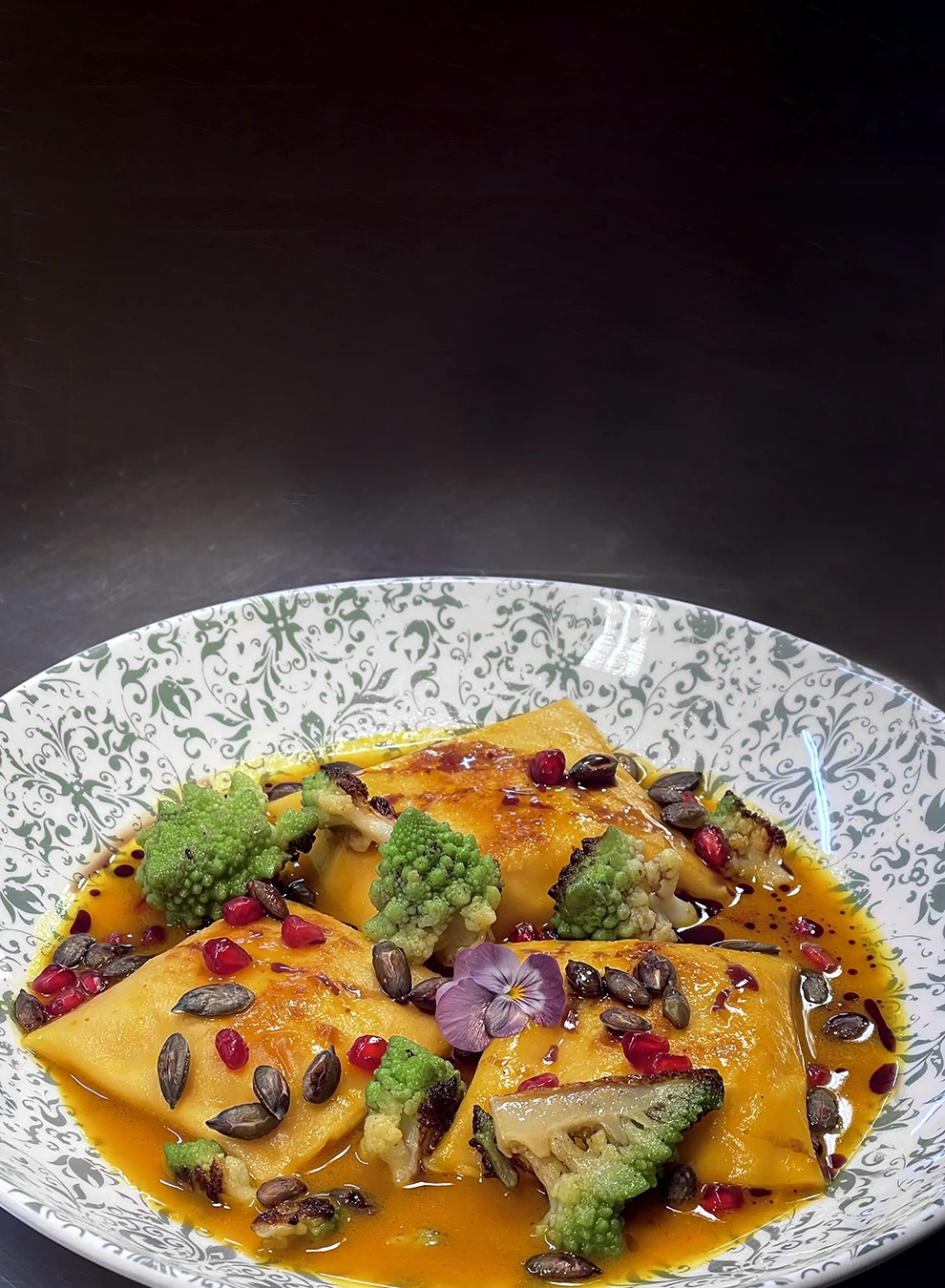 Abbildung: Tortellini mit Brokkoli und Kürbiskernen