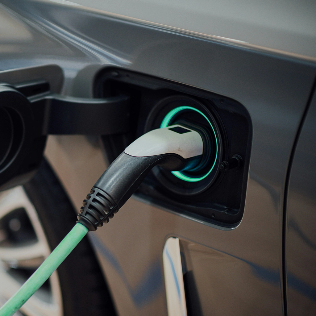 Abbildung: E-Ladepunkt am Auto