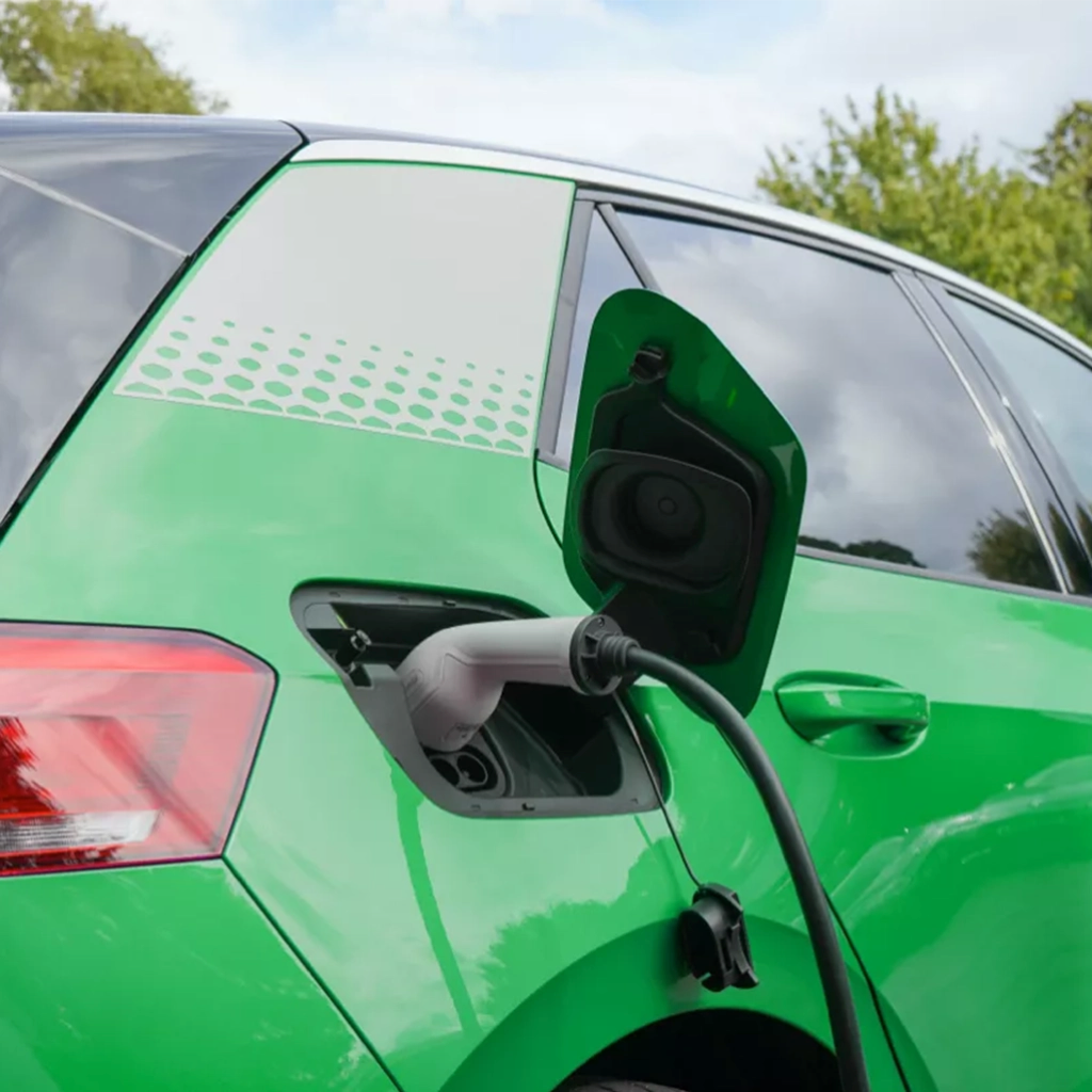 Abbildung: E-Auto laden